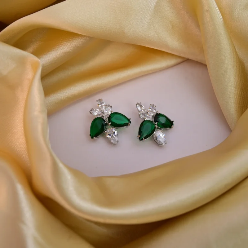 Emerald Bloom Crystal Necklace - Image 3