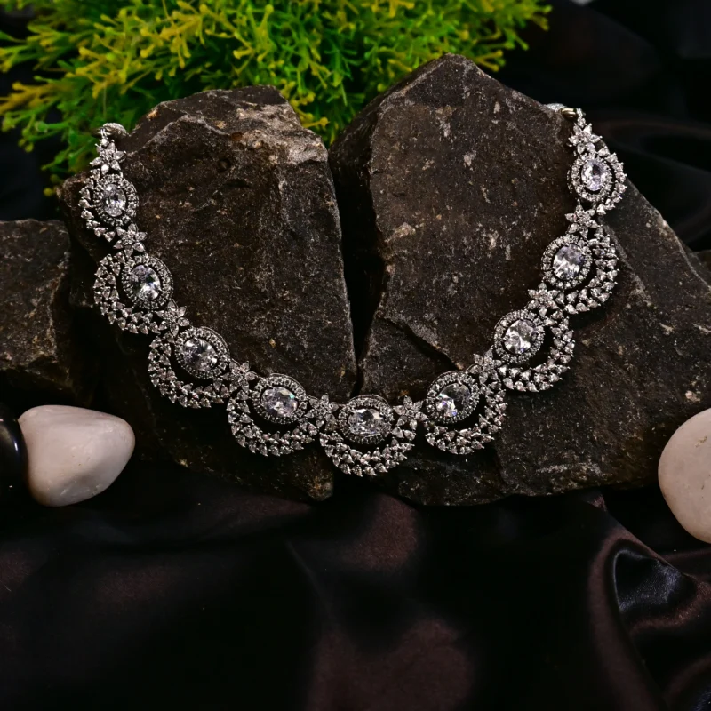 Ethereal Radiance Necklace - Image 3