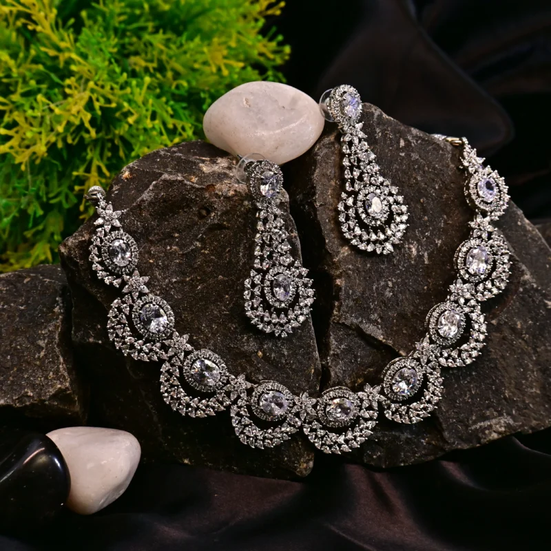 Ethereal Radiance Necklace - Image 2