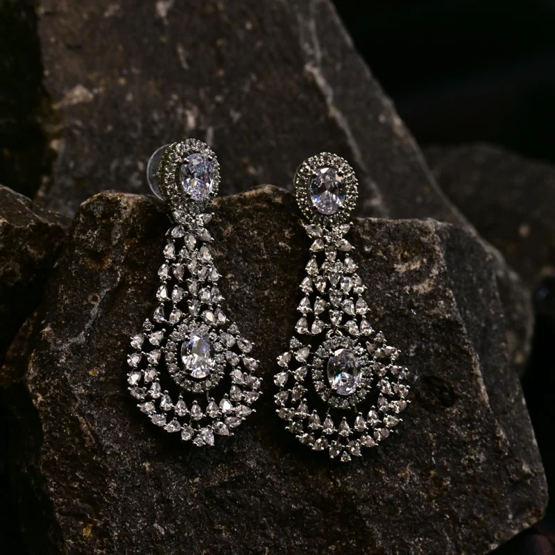 Ethereal Radiance Necklace - Image 4