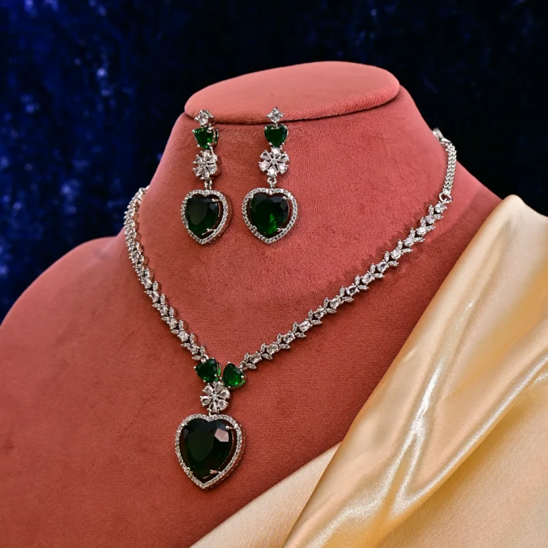 Verdant Heart's Embrace Necklace - Image 2