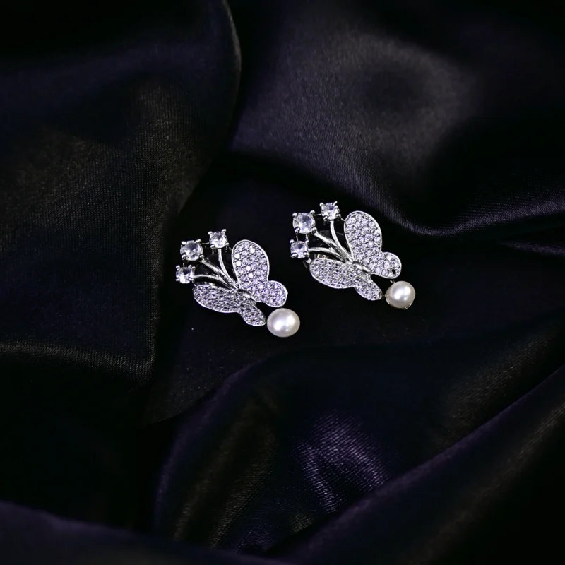 The Blossom Pearl and Diamond Necklace - Image 10