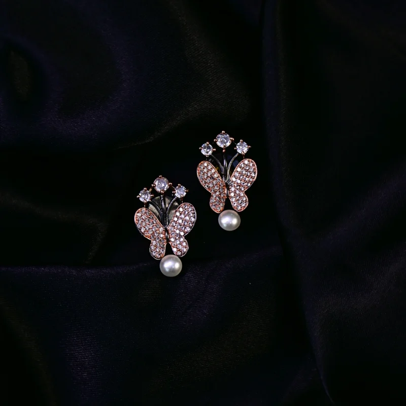 The Blossom Pearl and Diamond Necklace - Image 5
