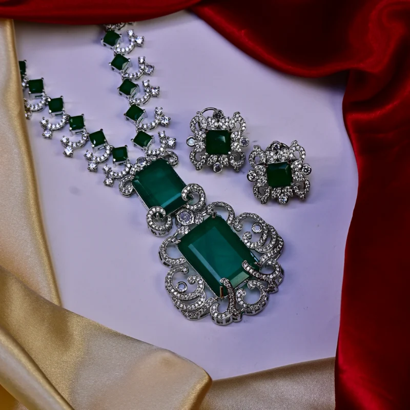 Emerald and Diamond Statement Necklace - Image 3