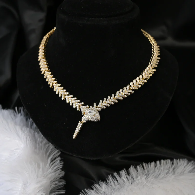 Golden Laurel Radiance Necklace