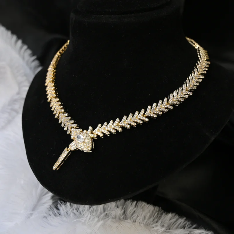 Golden Laurel Radiance Necklace - Image 3