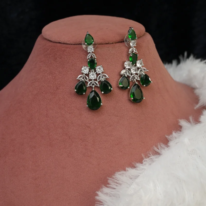 Radiance of Elegance Necklace - Image 4