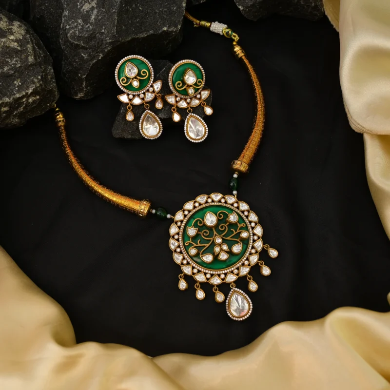 Emerald Mandala Hasli Necklace