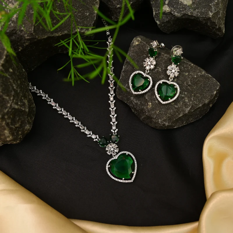 Verdant Heart's Embrace Necklace - Image 3