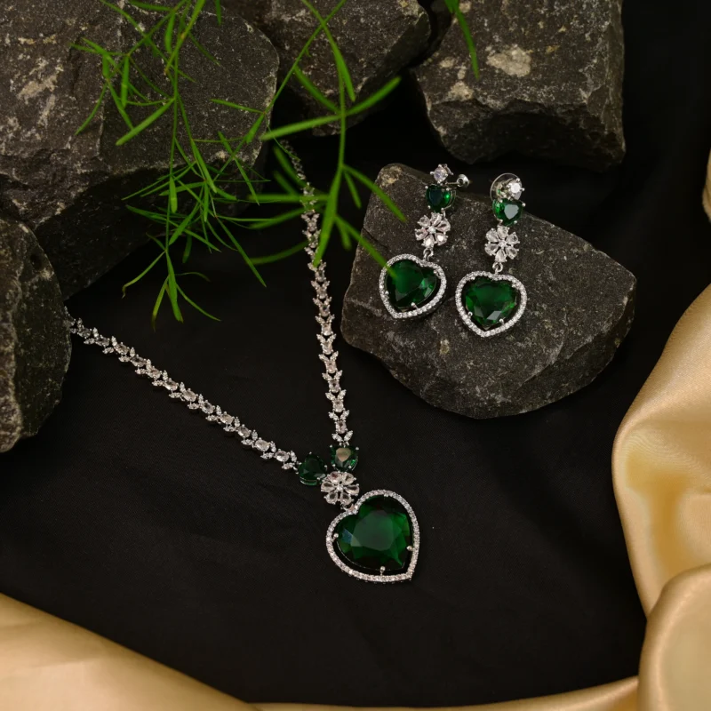Verdant Heart's Embrace Necklace - Image 5