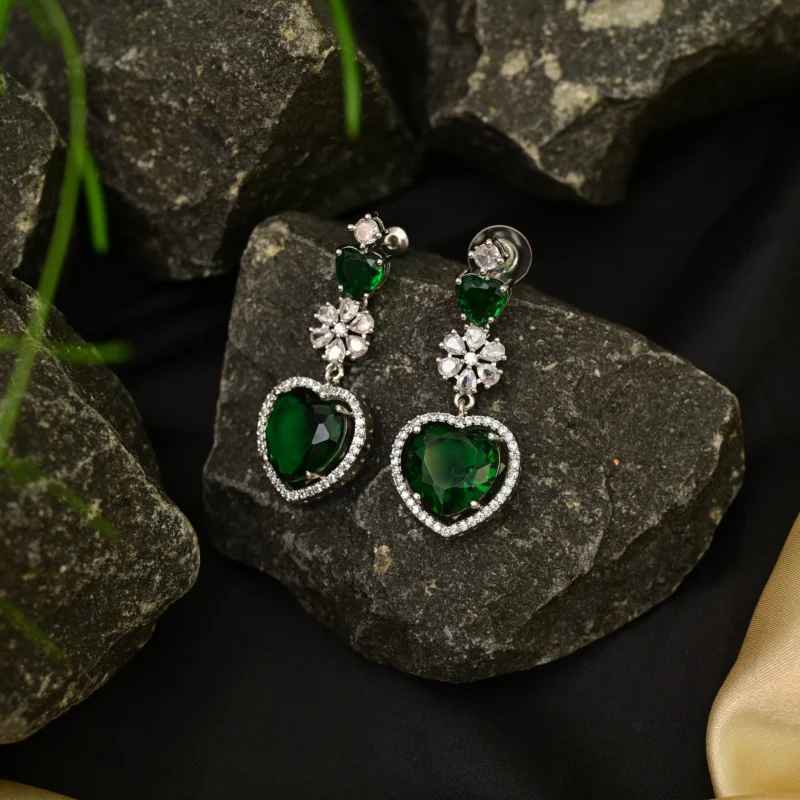 Verdant Heart's Embrace Necklace - Image 7