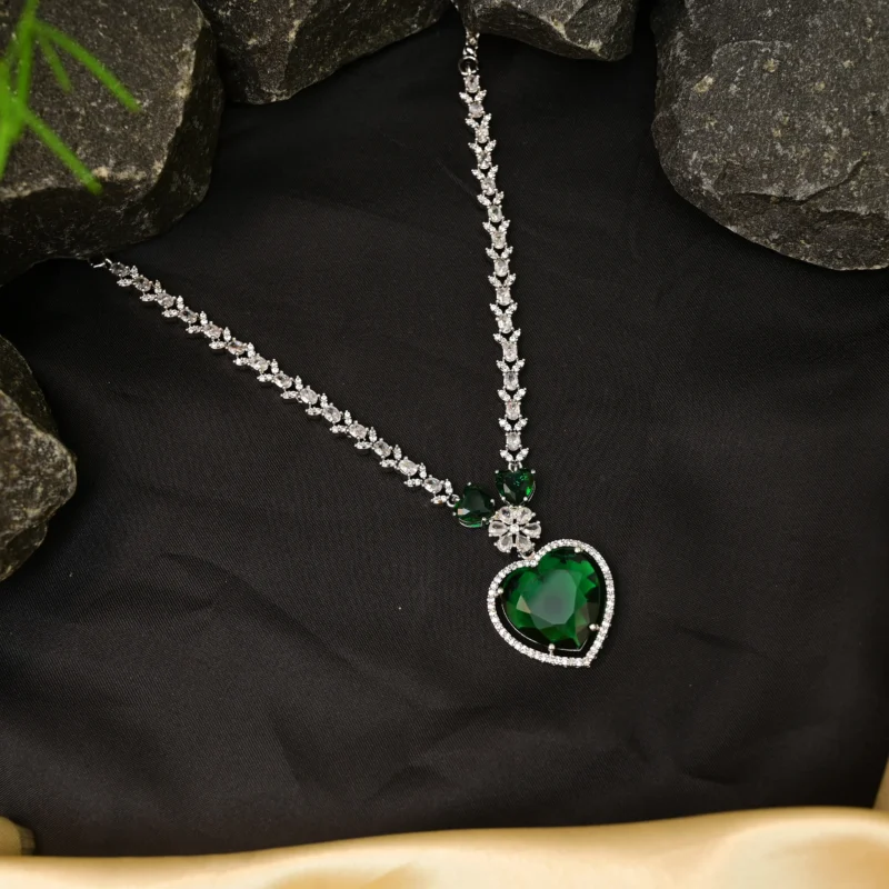 Verdant Heart's Embrace Necklace - Image 4