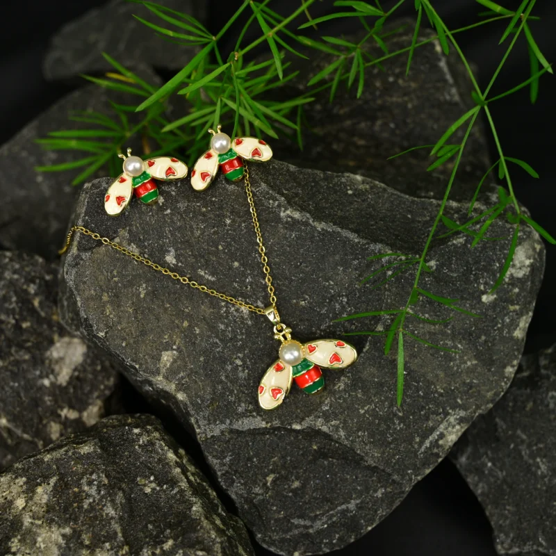Elegant Bee Charm Necklace - Image 4