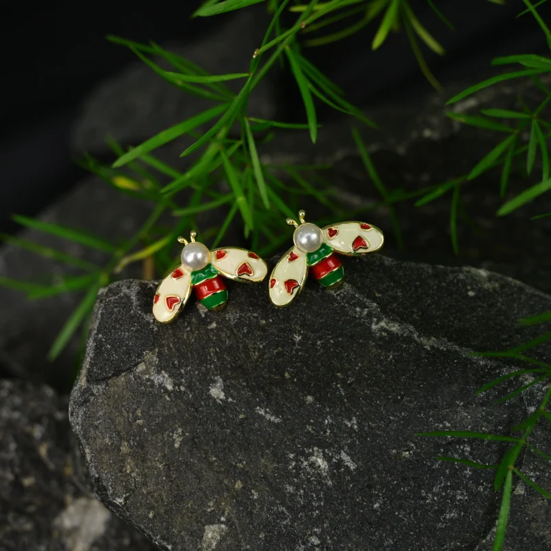 Elegant Bee Charm Necklace - Image 3