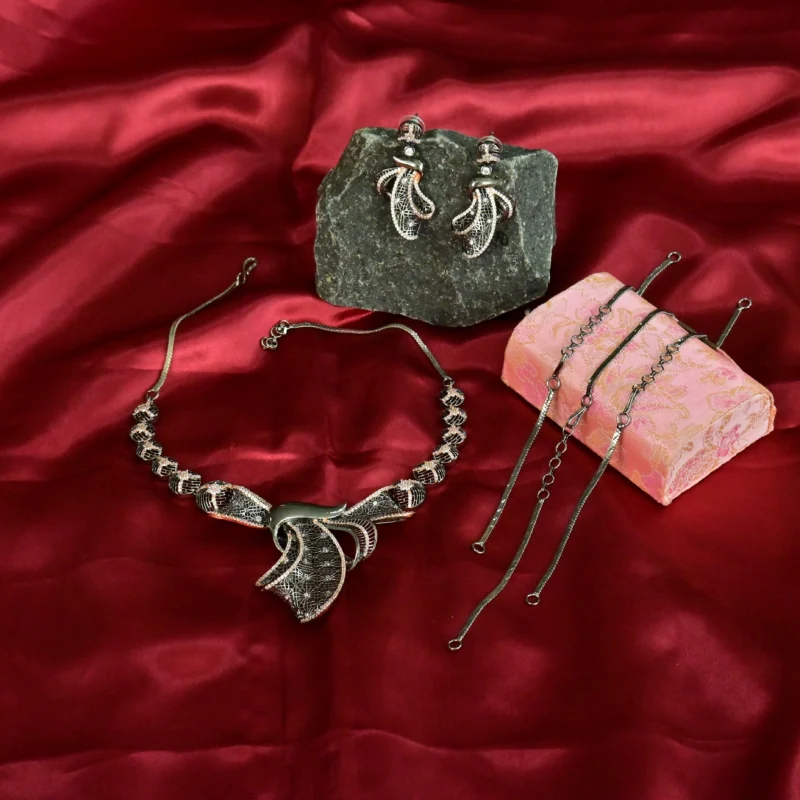 Tempest Bloom Necklace - Image 3