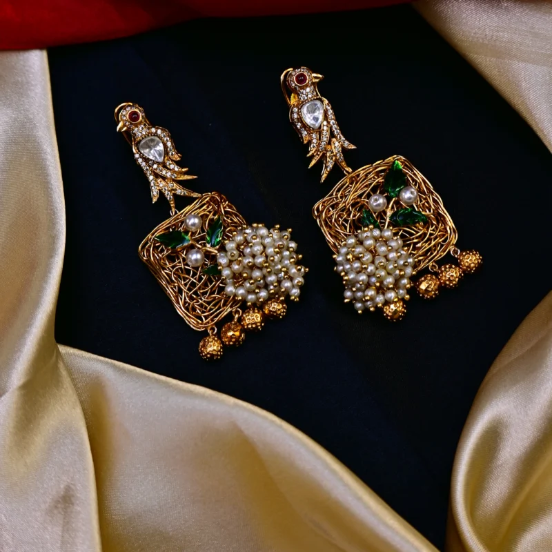 Royal Heritage Kundan Pearl Necklace Set - Image 5