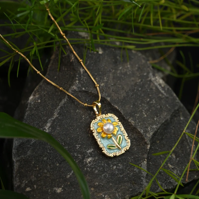 Vintage Floral Pearl Pendant with Enamel Detailing