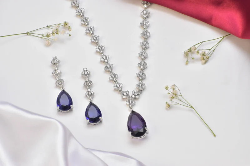 Royal Teardrop Glam Set - Image 3