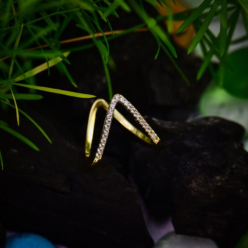 Crown V Ring
