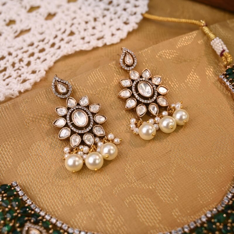 Emerald Kundan Pearl Necklace Set - Image 3