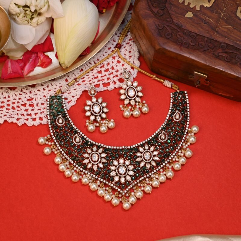 Emerald Kundan Pearl Necklace Set - Image 4
