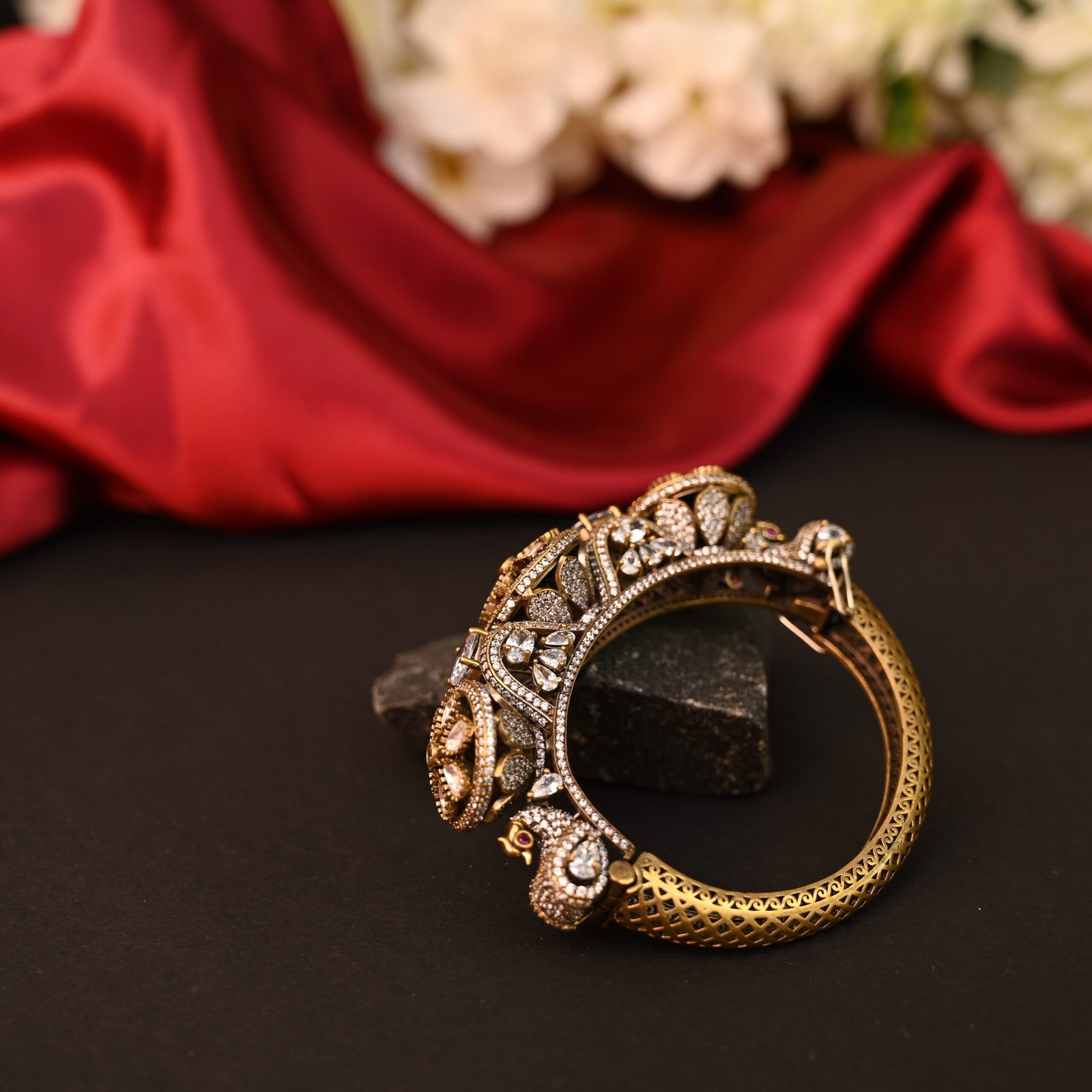 Antique Floral Kundan Bangle - Image 3